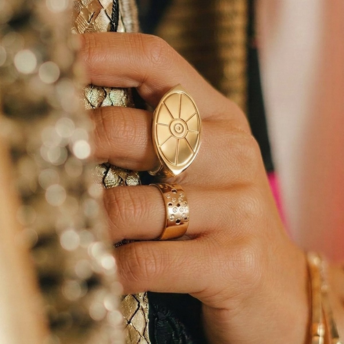 The Gaze Ring - Nataly Aponte